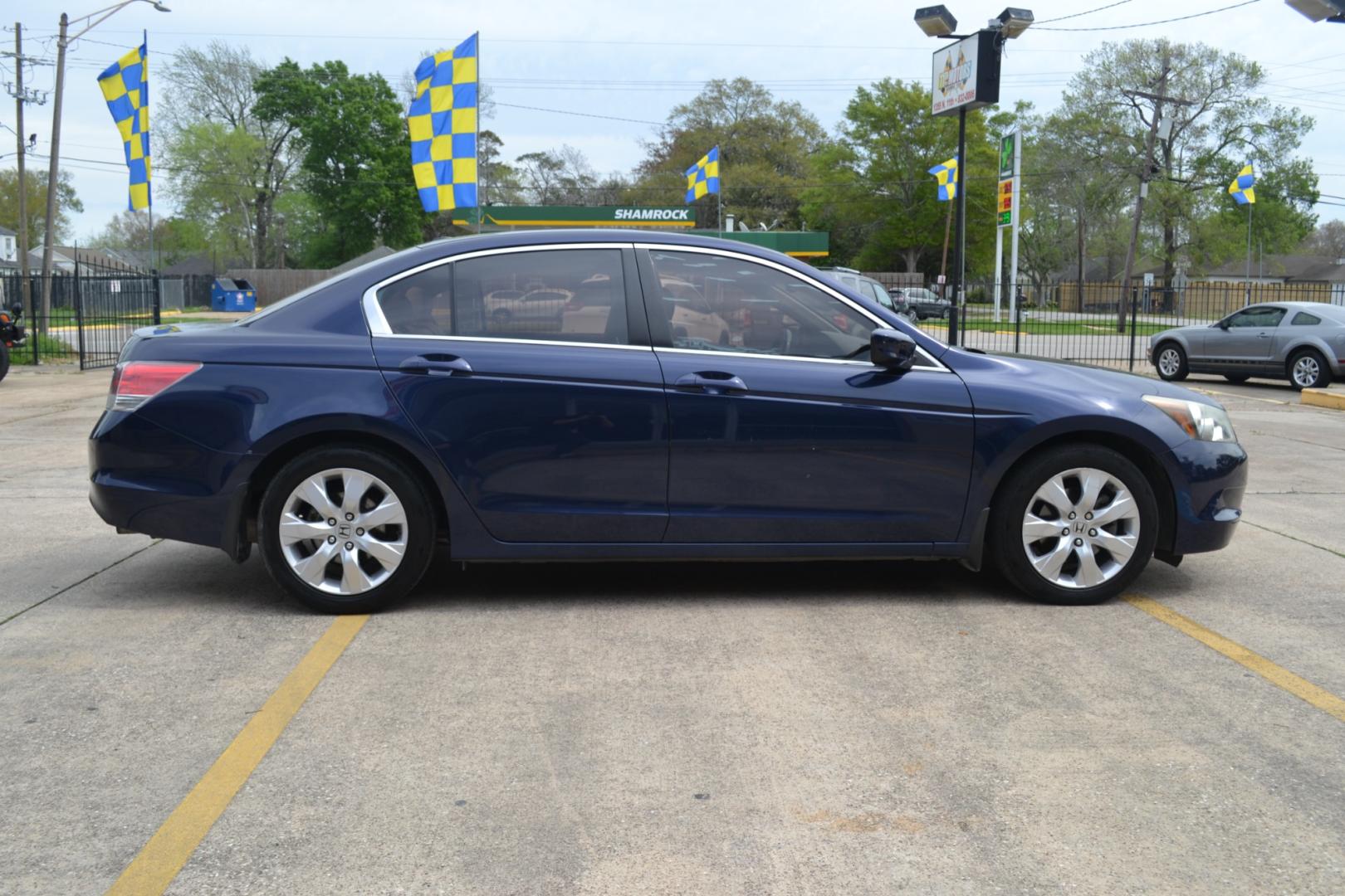 2009 Royal Blue Pearl Honda Accord EX-L Sedan AT (1HGCP26819A) with an 2.4L L4 DOHC 16V engine, 5-Speed Automatic transmission, located at 1355 North 11th Street, Beaumont, 77702, (409) 832-0006, 30.094290, -94.130096 - Photo#5